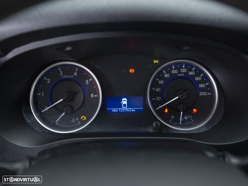Toyota Hilux 2.4 D-4D 4WD CS CH c/iva - 14