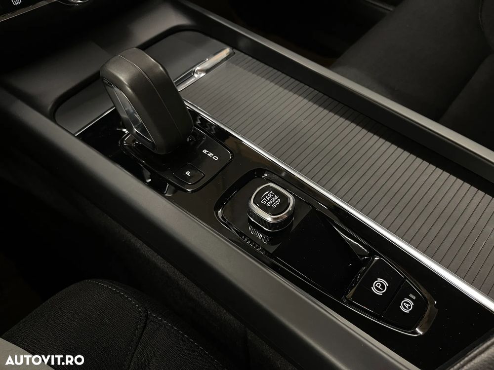 Volvo S60 B4 MHEV AT Plus Dark - 28