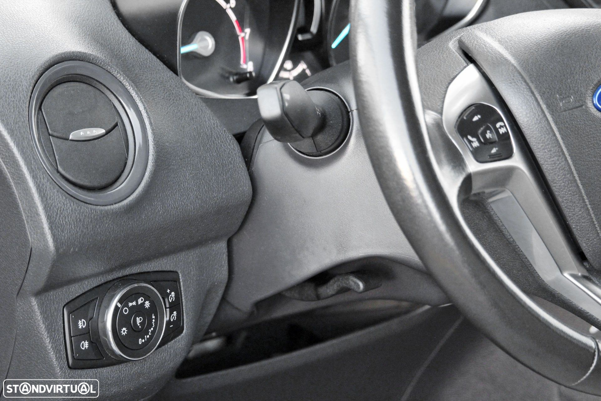 Ford Tourneo Courier 1.0 EcoBoost Titanium - 9