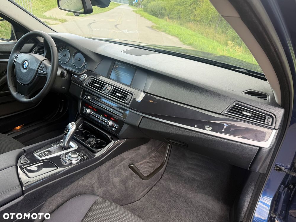 BMW Seria 5 520i - 15