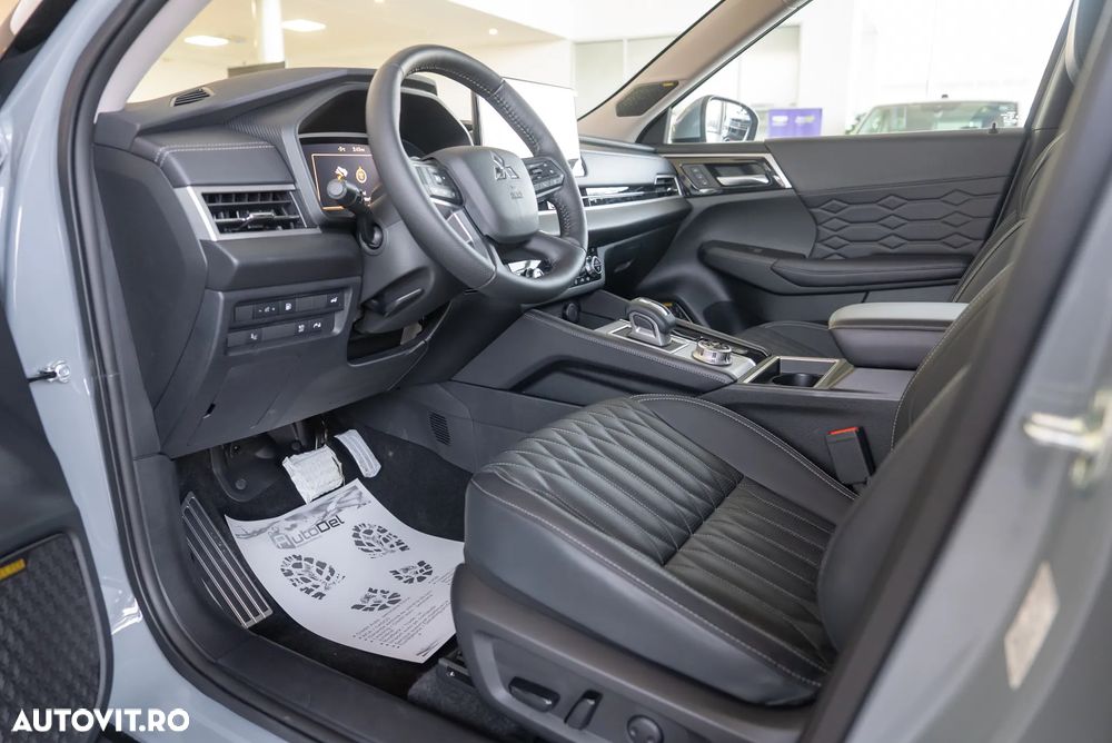 Mitsubishi Outlander 2.4 L 4X4 PHEV Instyle - 18