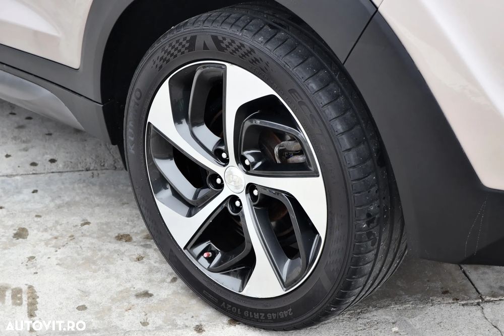 Hyundai Tucson 2.0 CRDI 4WD Automatik Premium - 25