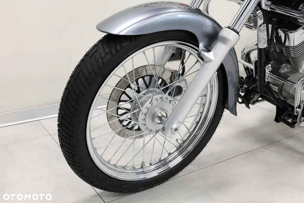 Suzuki Intruder - 33