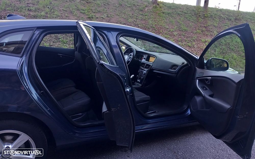 Volvo V40 D2 Summum - 28