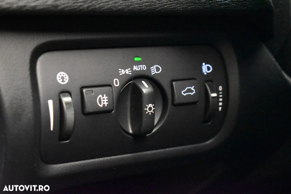 Volvo V40 D3 R-Design - 17