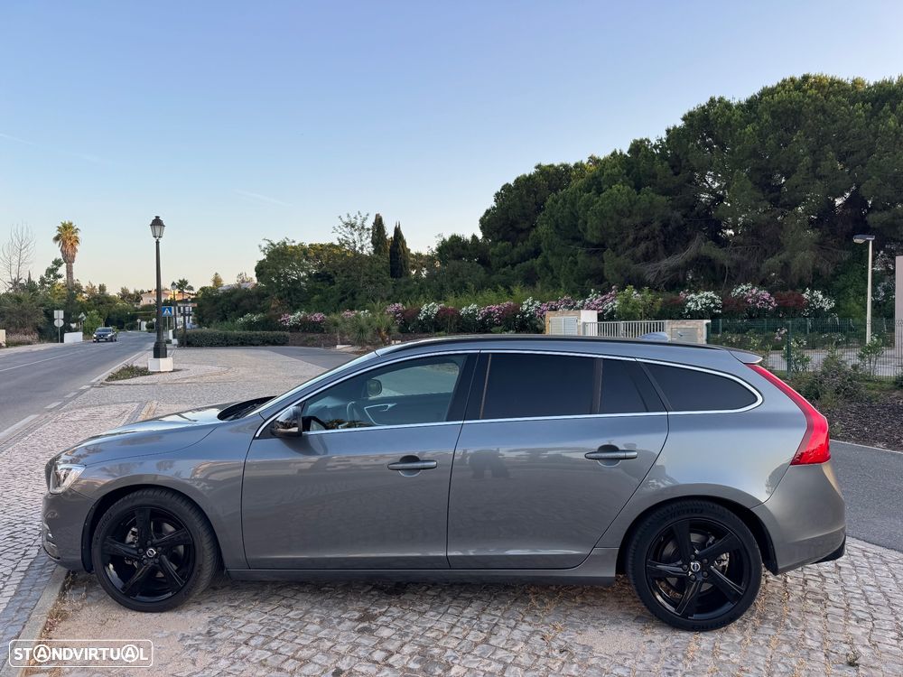 Volvo V60 2.0 D4 R-Design - 1