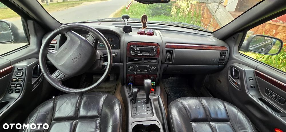 Jeep Grand Cherokee - 16
