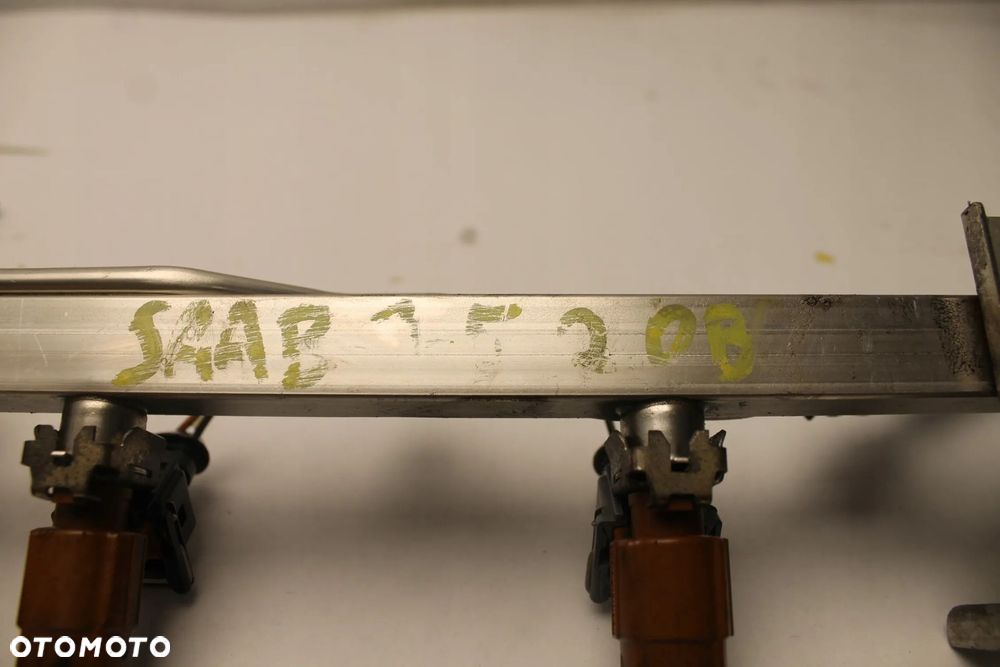 LISTWA WTRYSKOWA WTRYSK WTRYSKIWACZE SAAB 9-5 95 2.0T - 4