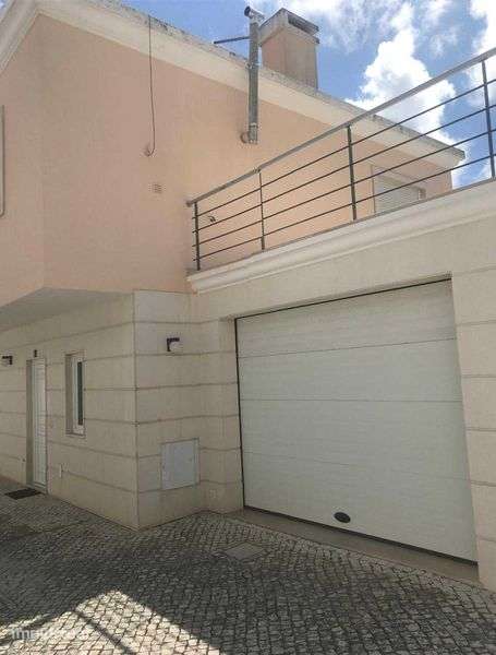 Moradia Geminada T2+1 - Grande imagem: 2/12