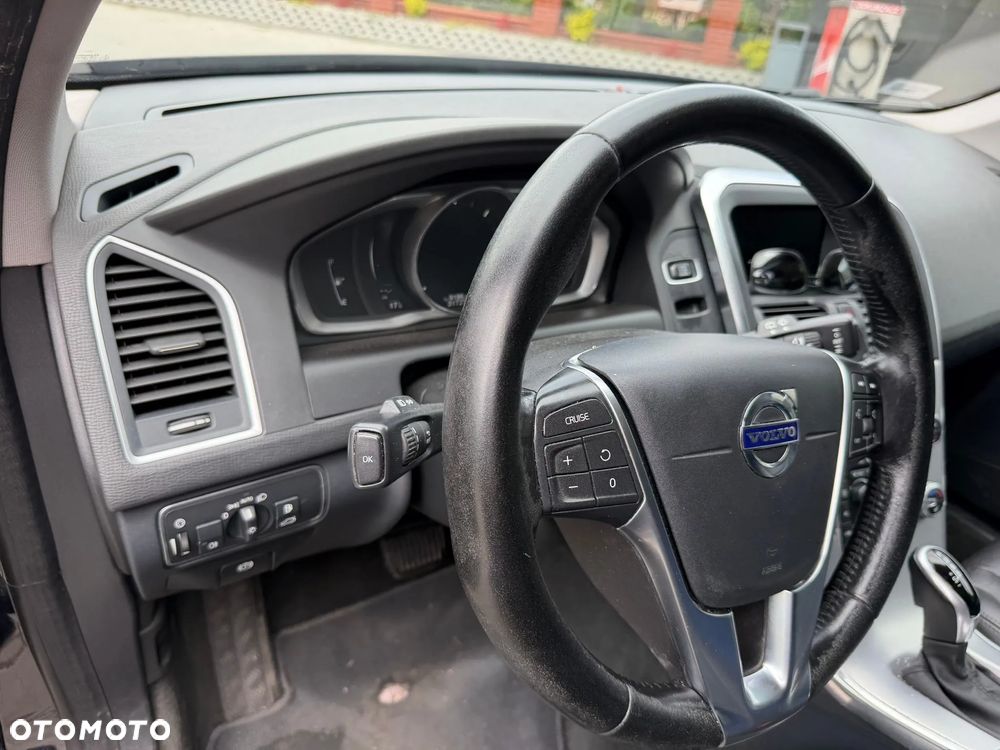 Volvo XC 60 D4 AWD Momentum - 4