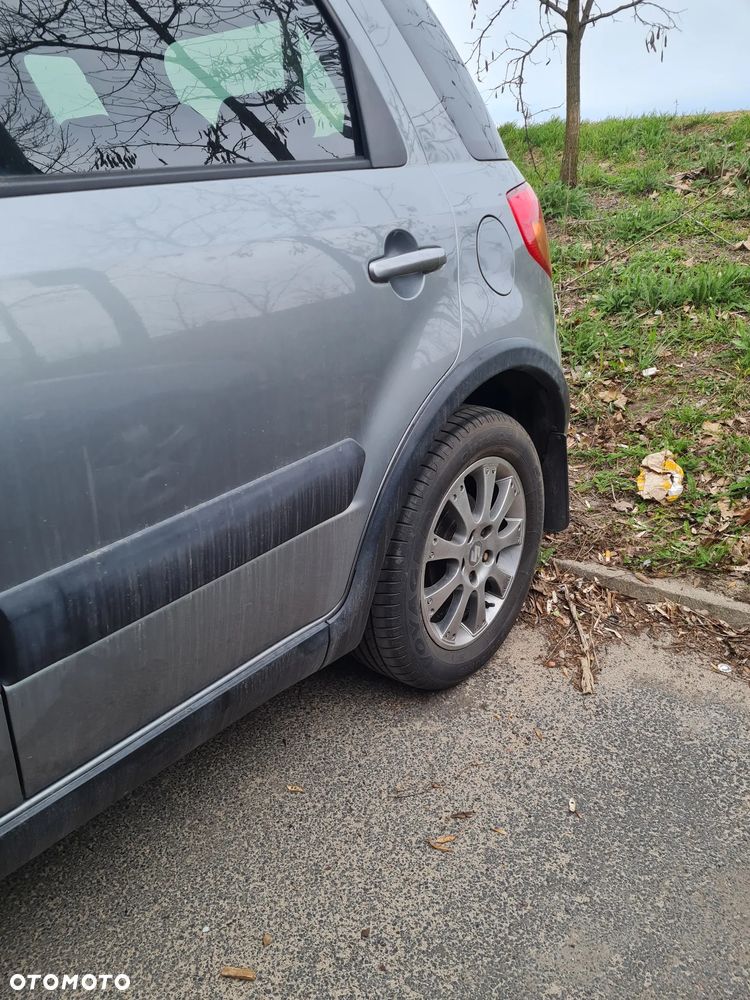 Suzuki SX4 1.6 GS / Premium - 12