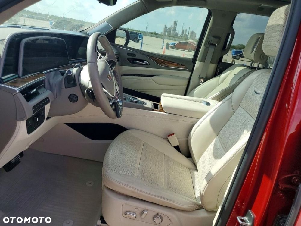 Cadillac Escalade - 9