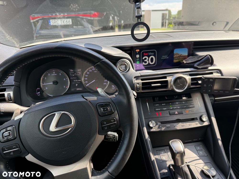 Lexus RC - 9