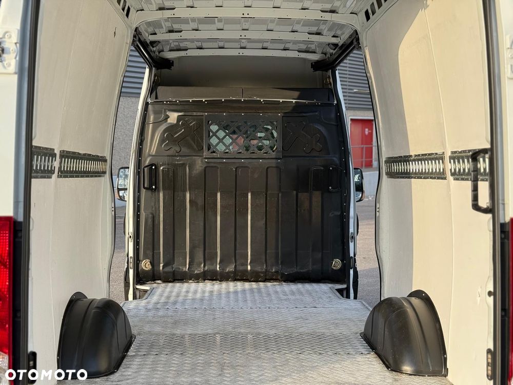 Iveco Daily 35S14 Automat Hi-Matic 2.3 140KM 2017r L3H2 - 13