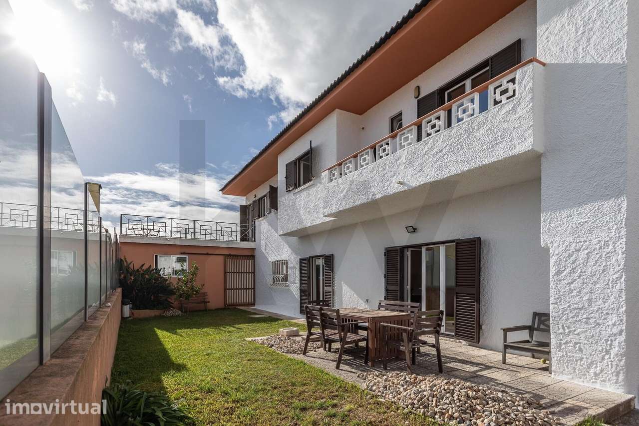 Moradia Renovada de Charme com 4 Quartos e Vista Panorâmica para Lisbo - Grande imagem: 3/60