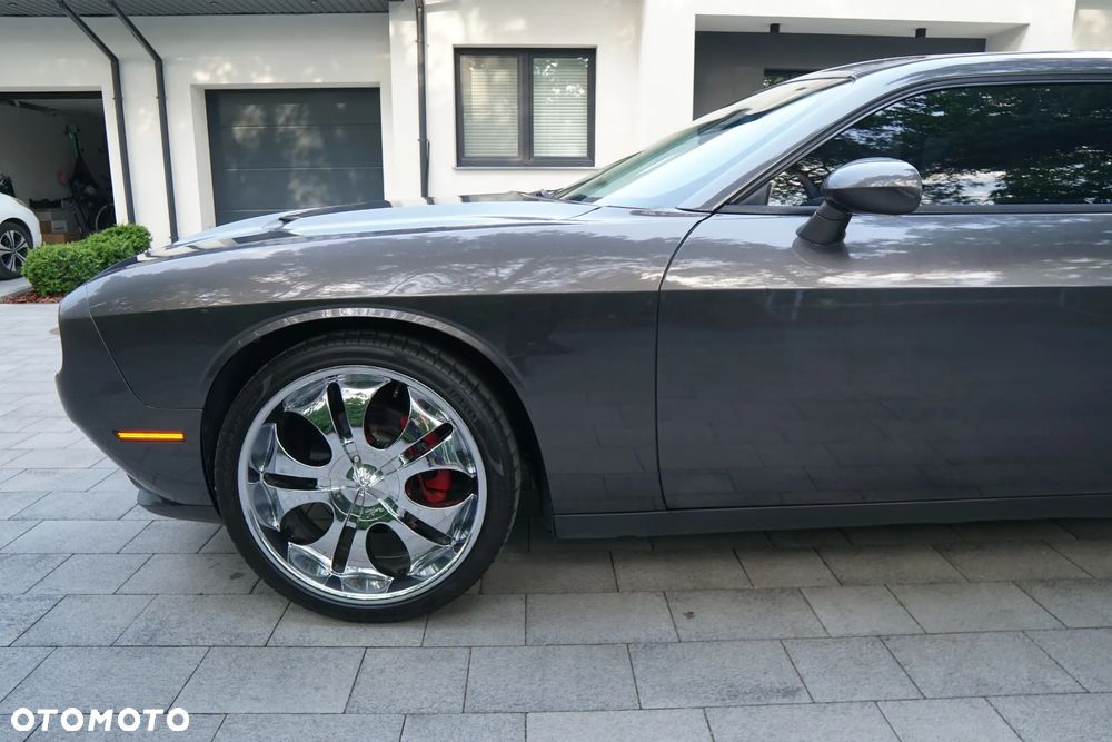 Dodge Challenger - 32