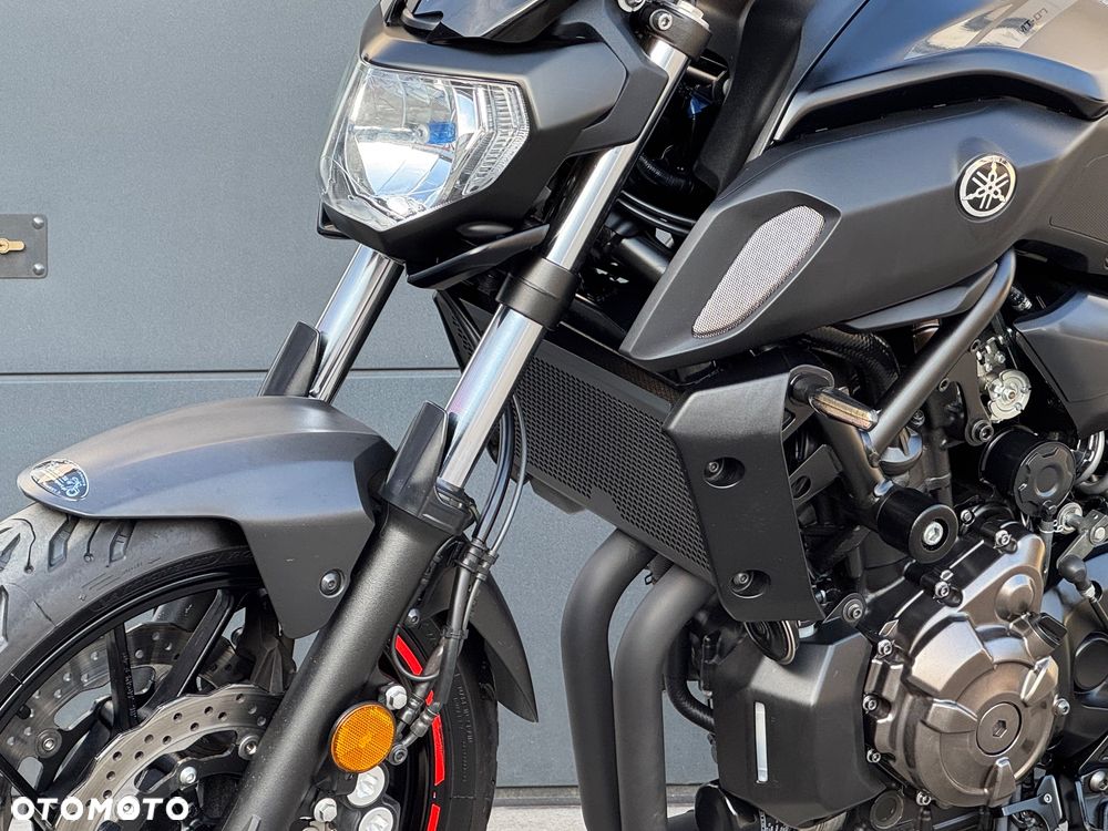 Yamaha MT - 27