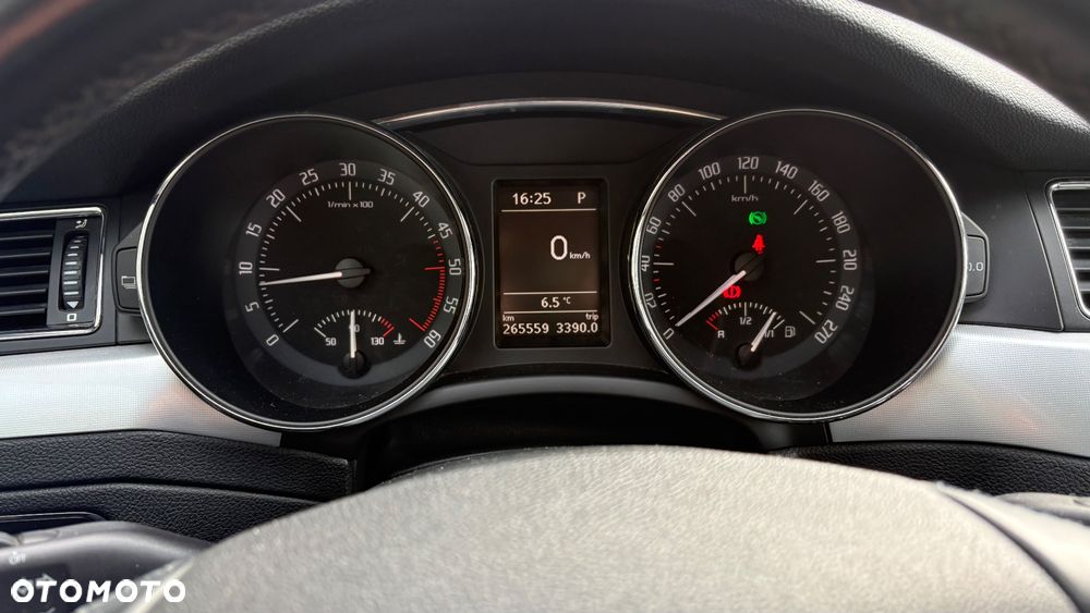 Skoda Superb 2.0 TDI Comfort DSG - 21