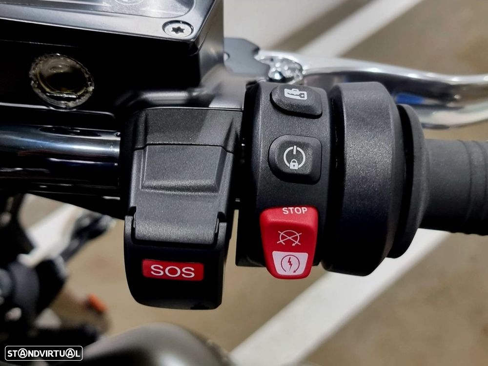 BMW R 18 18 B Manhattan Metallic mate - 13