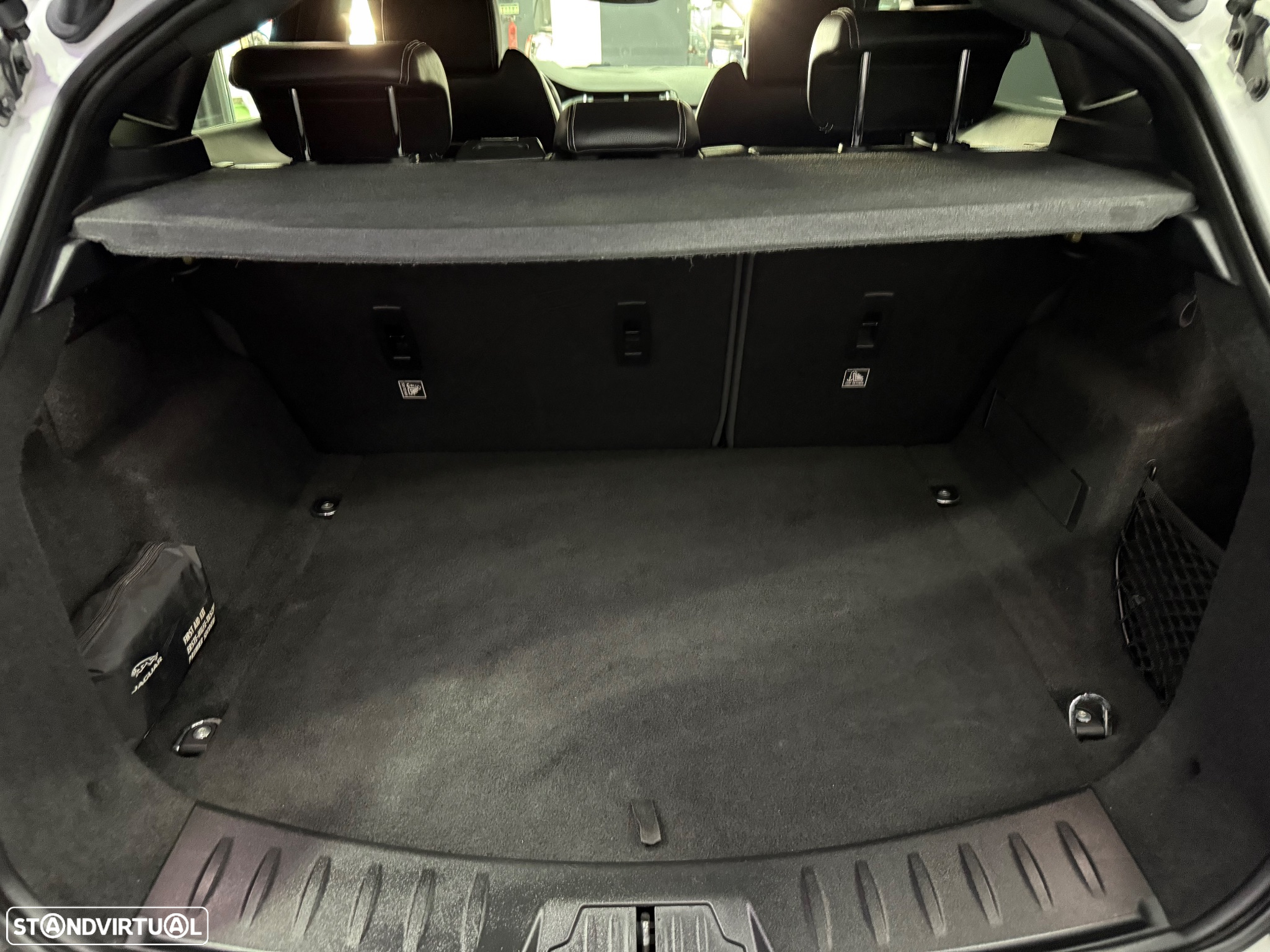 Jaguar E-Pace 2.0 i4D R-Dynamic HSE AWD Aut. - 27