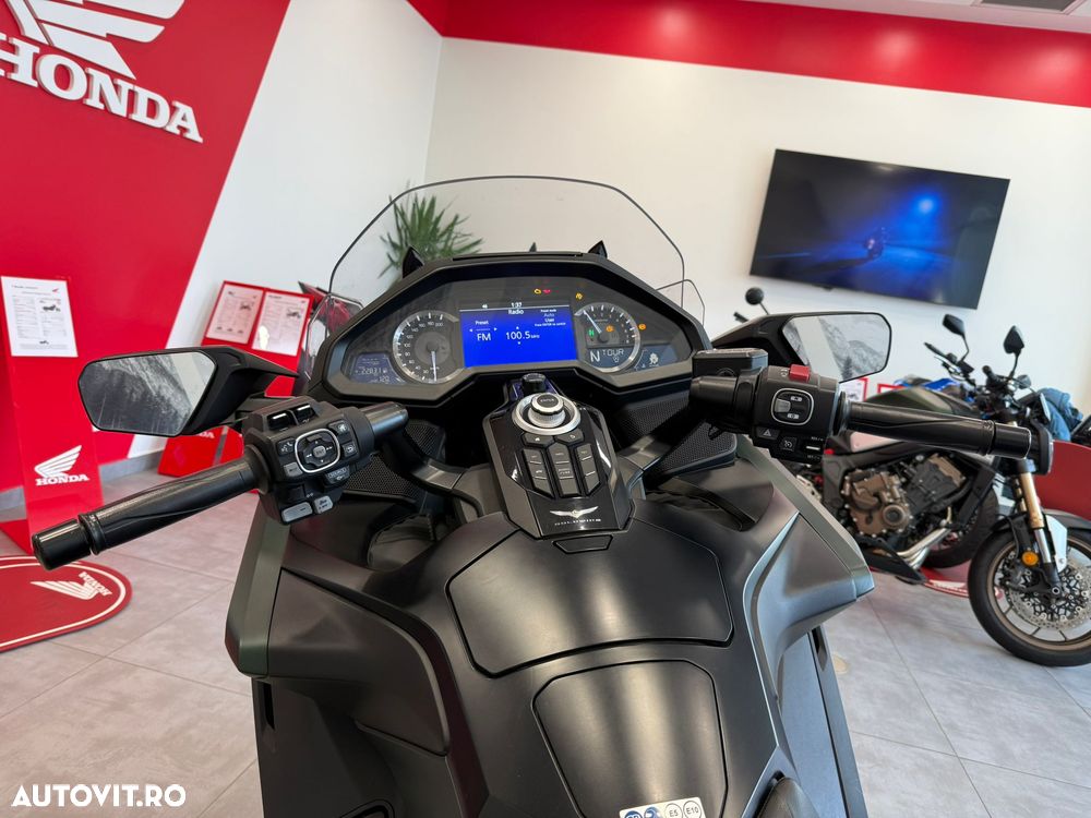 Honda GL 1800 Gold Wing - 5