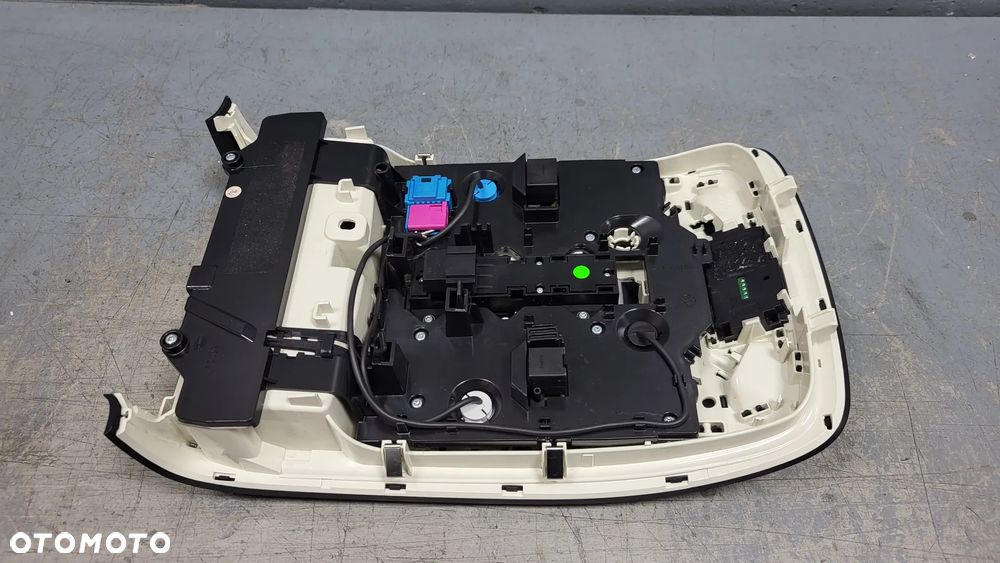 Lampka Podsufitki Audi A8 D4 Czarna - 4