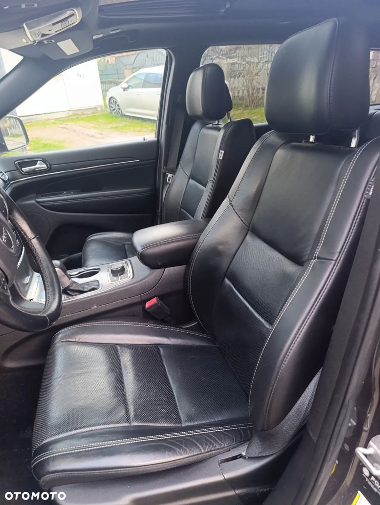 Jeep Grand Cherokee - 12