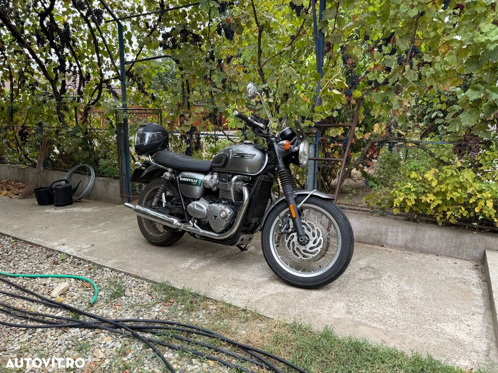 Triumph Bonneville Bobber - 1