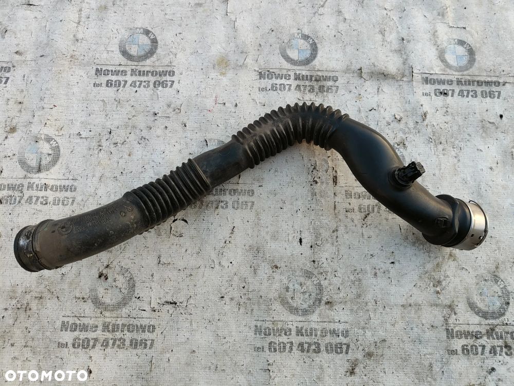BMW E87 E81 E90 E91 N47 2.0d 177KM 143KM Przewód rura powietrza intercoolera Stan BDB - 1