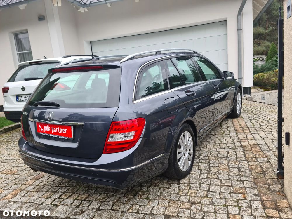 Mercedes-Benz Klasa C 180 CGI BlueEff Elegance - 25