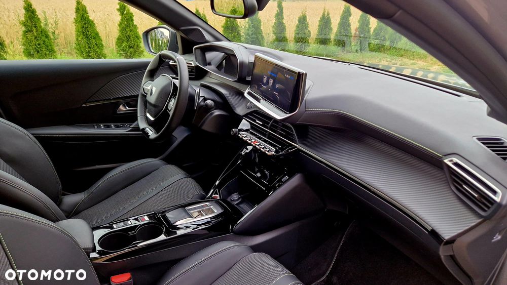 Peugeot 208 - 13