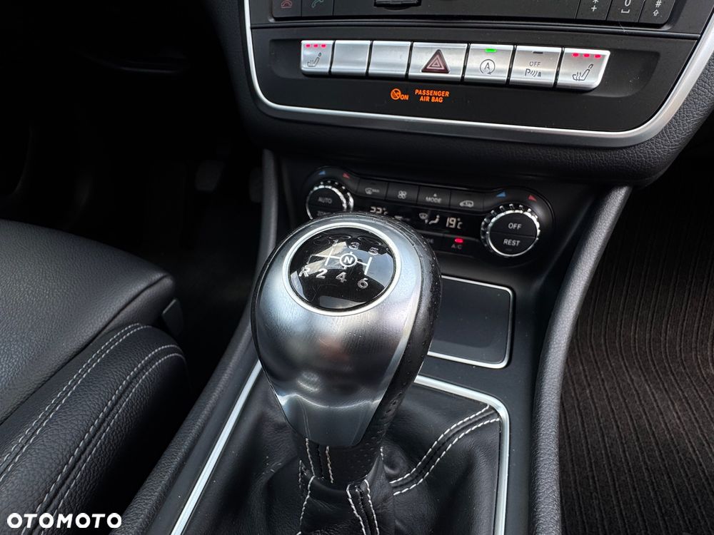 Mercedes-Benz CLA 180 d AMG Line - 15