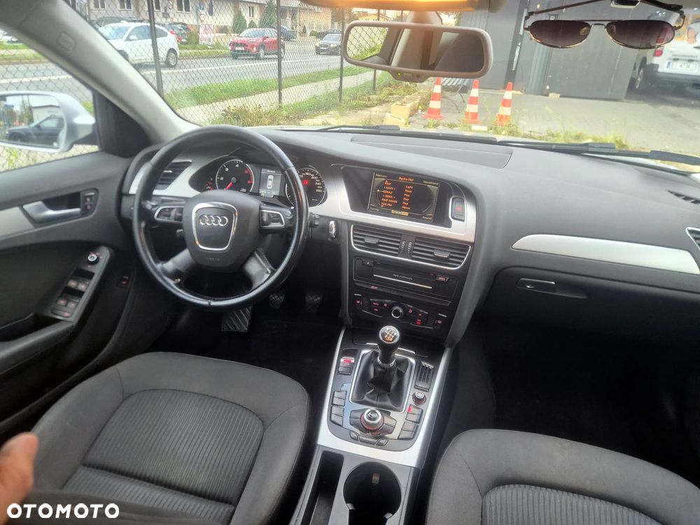 Audi A4 Limousine - 8