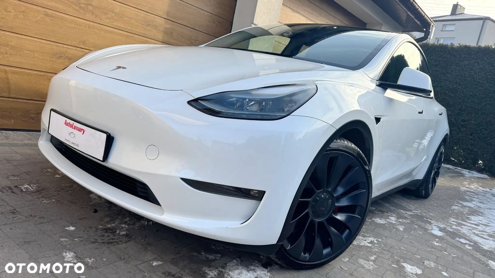 Tesla Y Performance AWD - 1