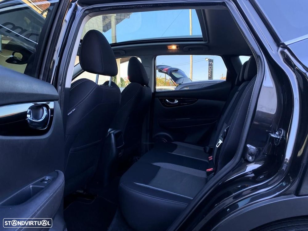 Nissan Qashqai 1.5 dCi N-Connecta J18 - 29