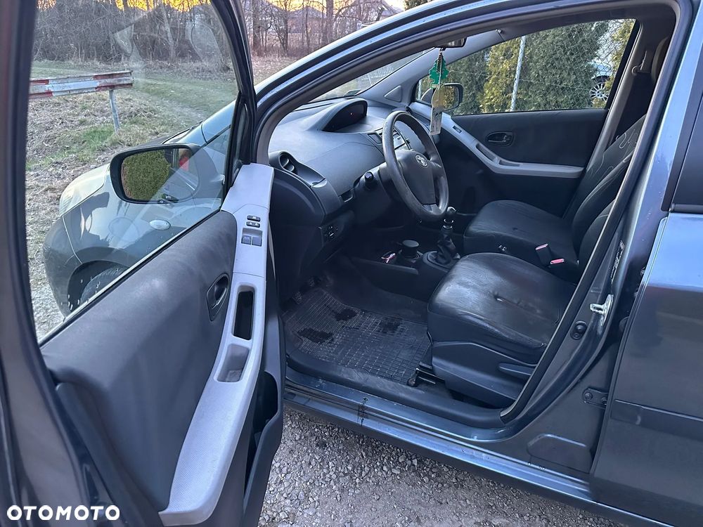 Toyota Yaris - 5