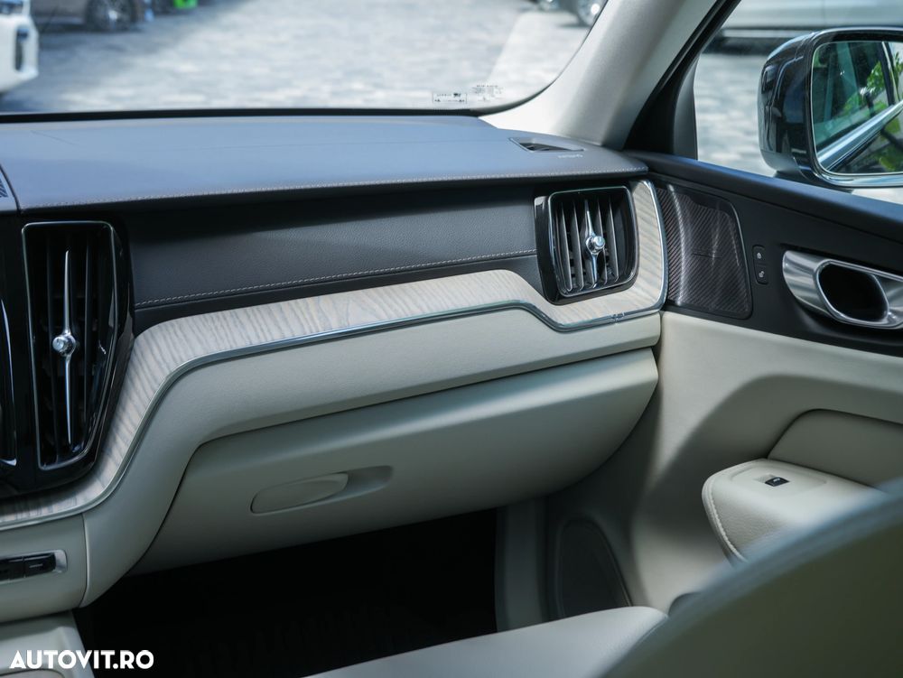 Volvo XC 60 B4 MHEV AT8 AWD Inscription - 26