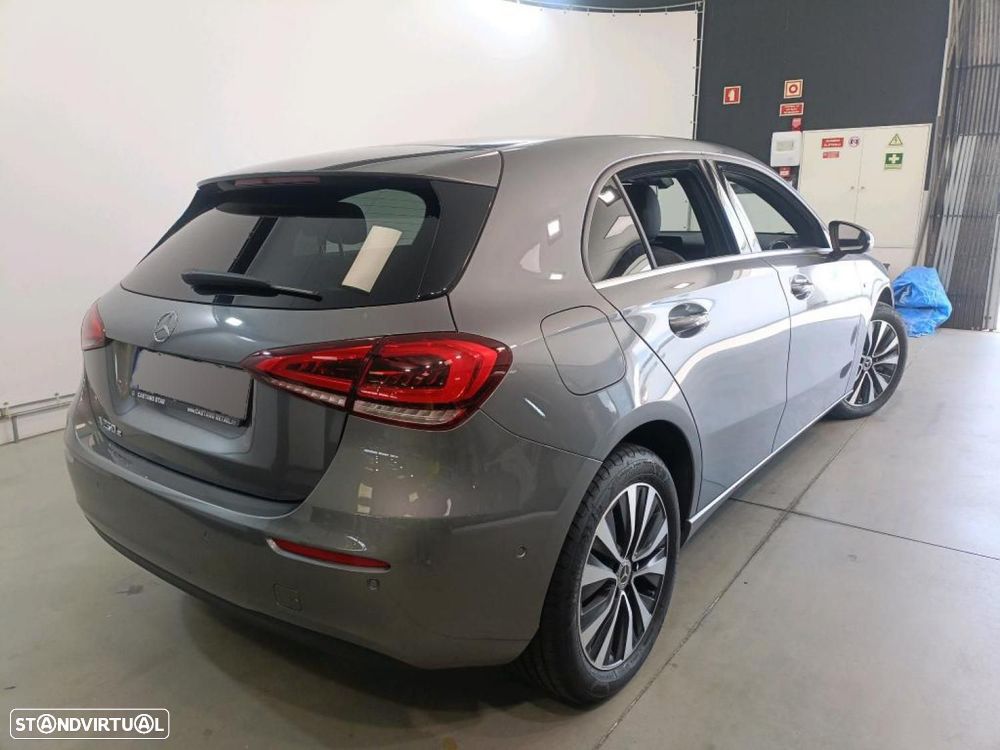 Mercedes-Benz A 250 e Style Plus - 4