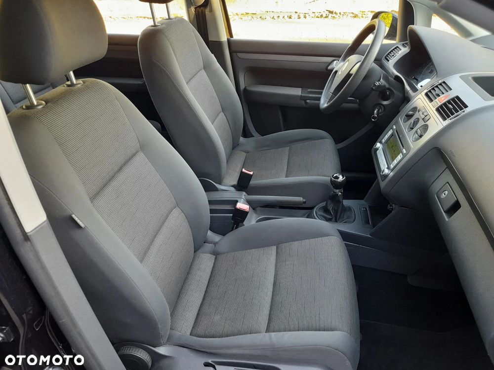 Volkswagen Touran - 15