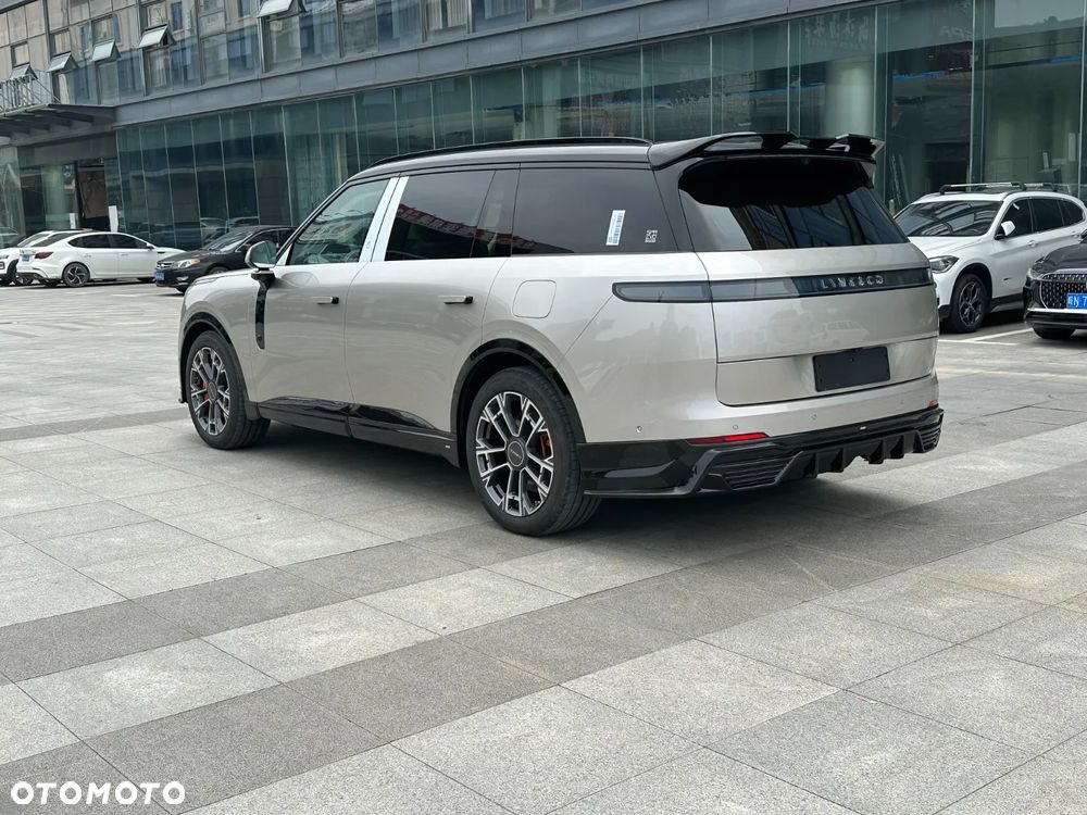 Lynk & Co 900 - 5