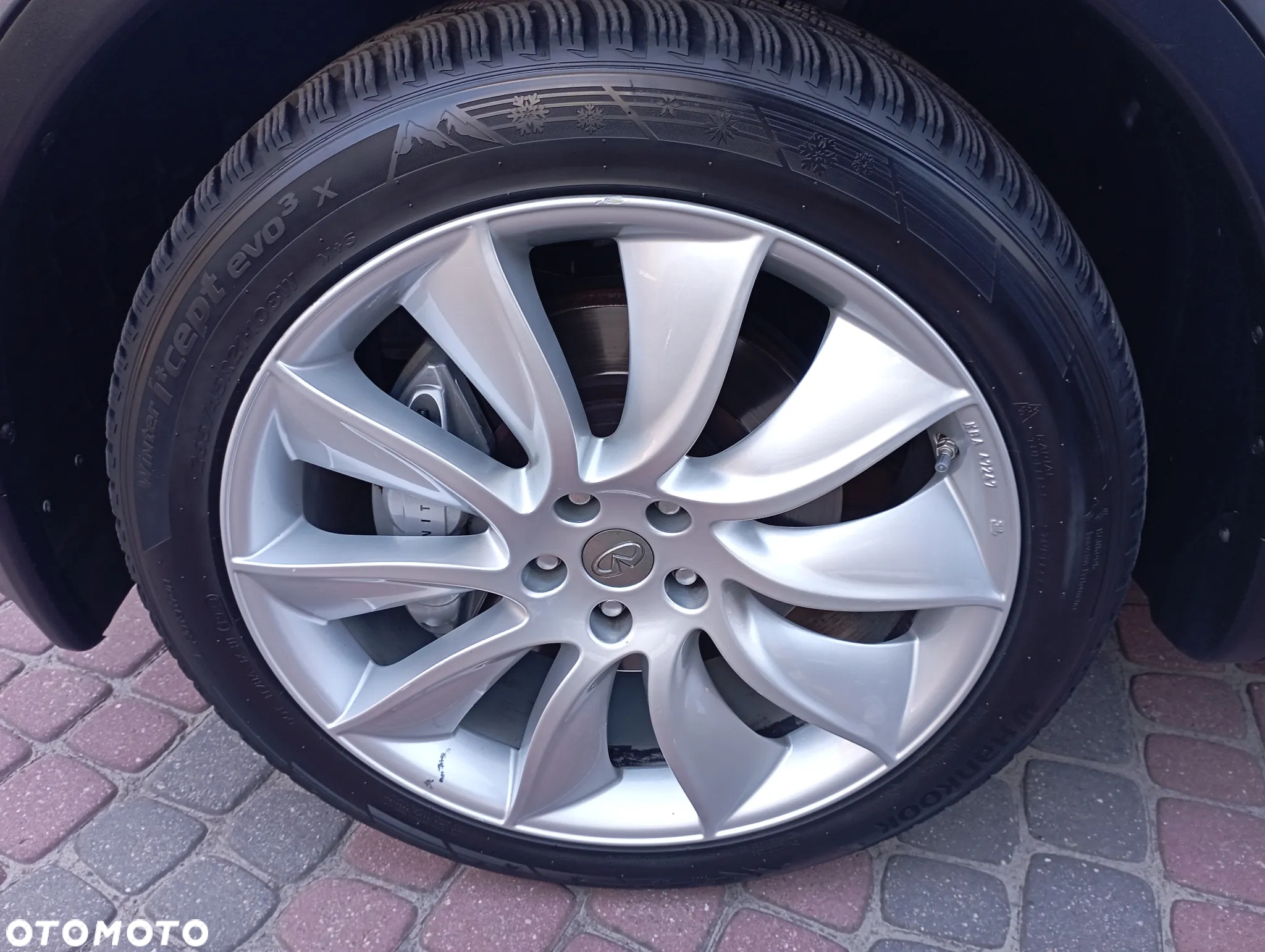Infiniti Q70 3.0d S Premium - 24