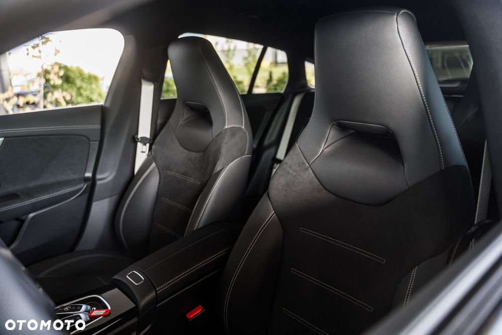 Mercedes-Benz CLA - 12