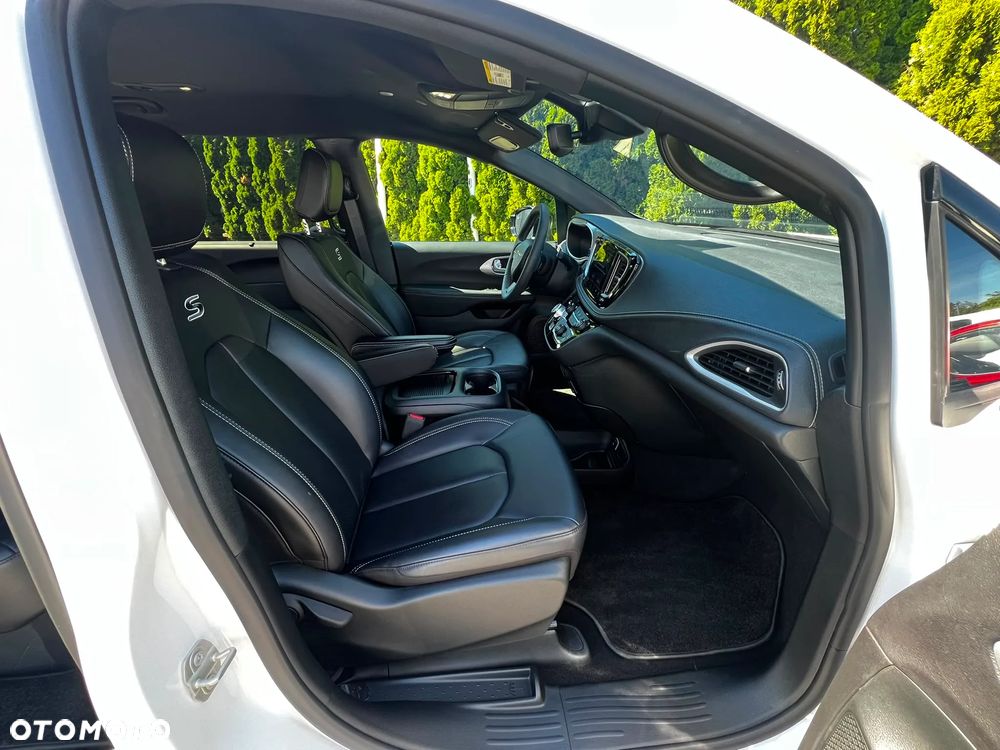 Chrysler Pacifica - 20