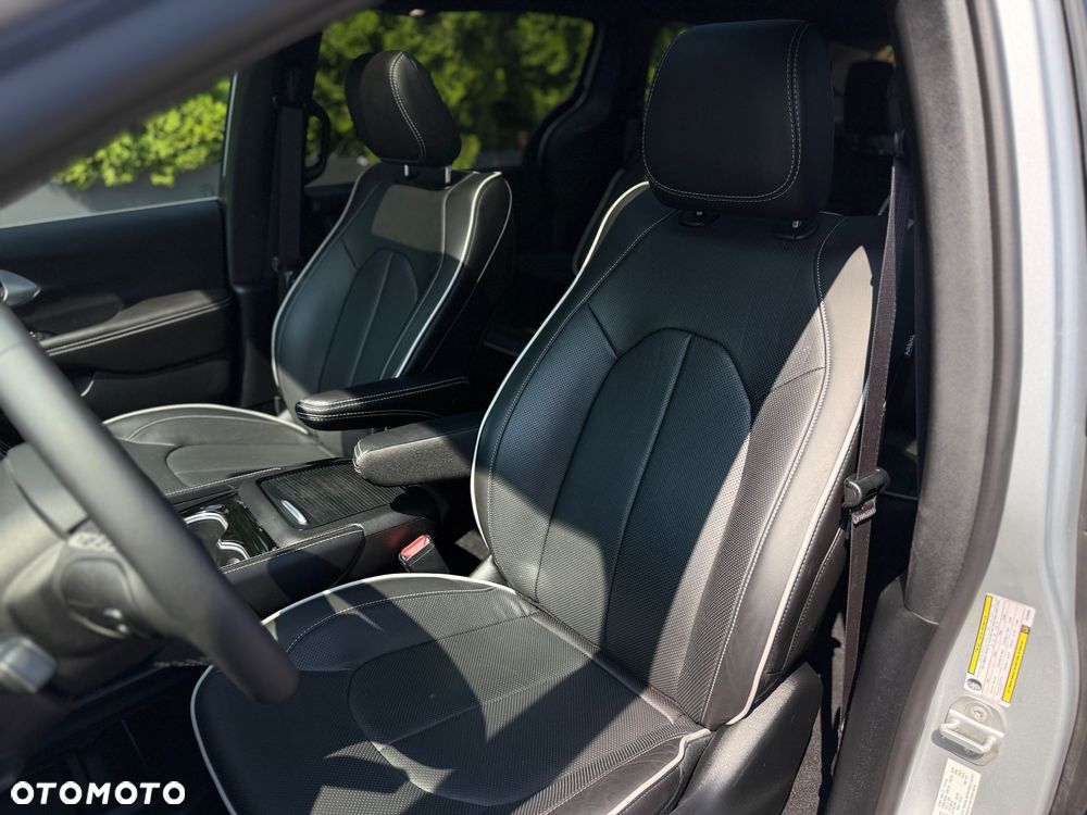 Chrysler Pacifica - 25