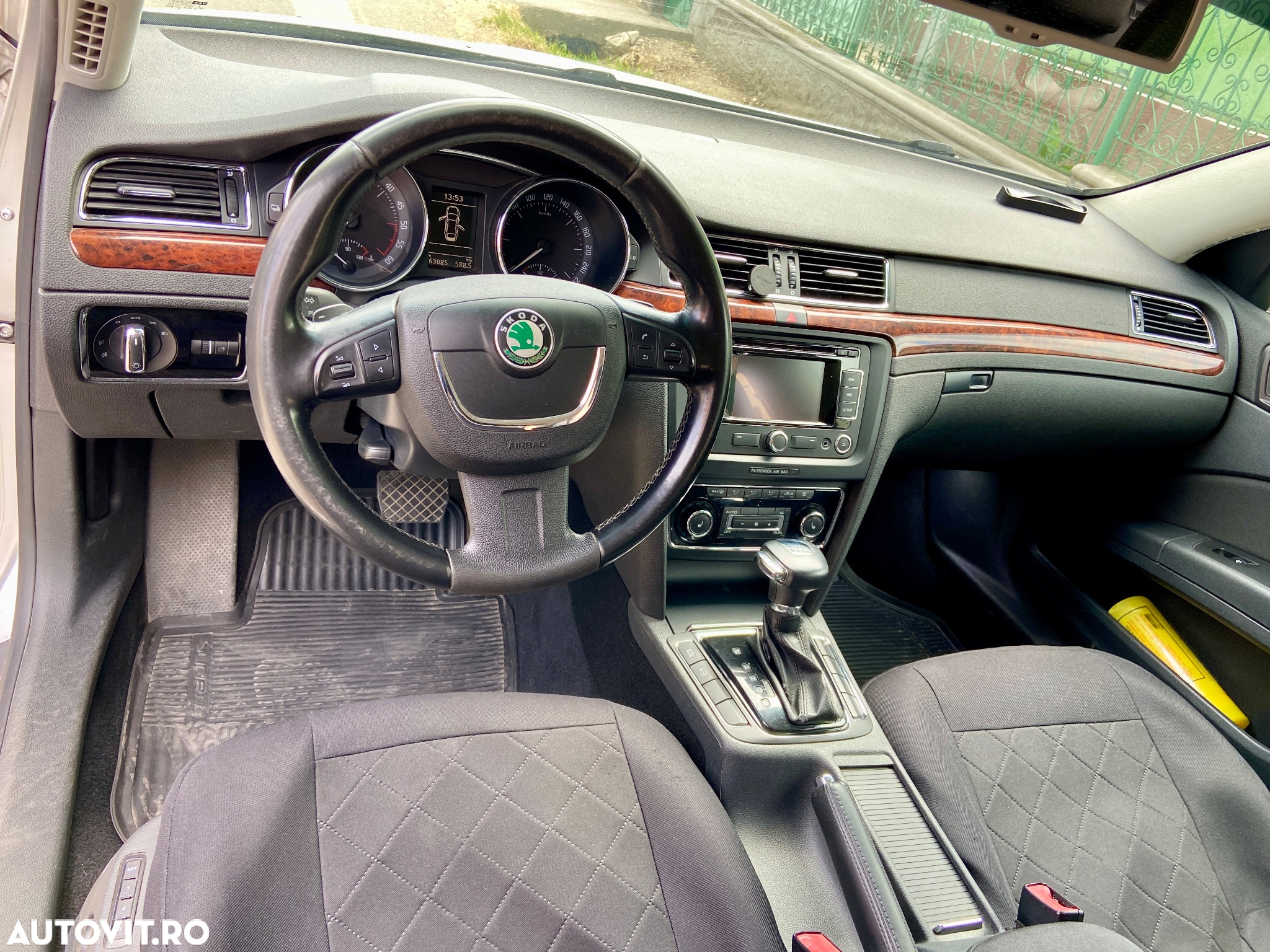 Skoda Superb 2.0 TDI DSG Elegance - 4