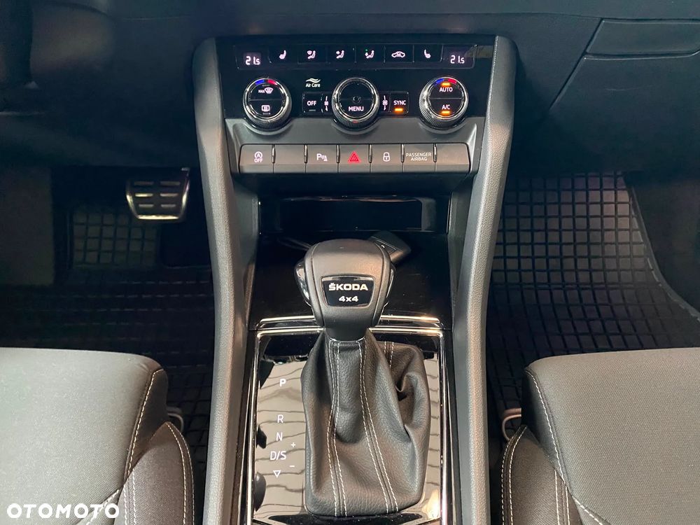 Skoda Karoq 2.0 TSI 4x4 Sportline DSG - 22