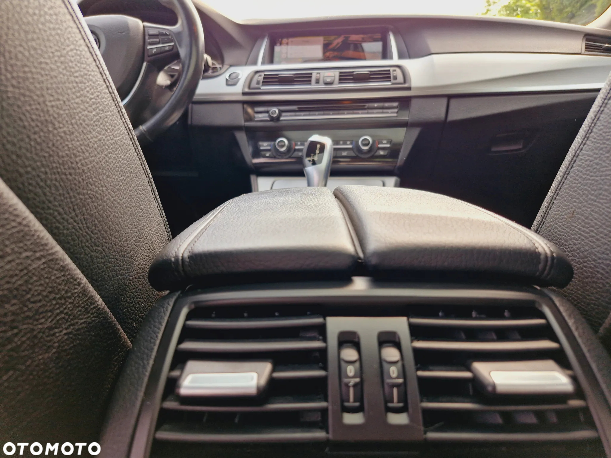 BMW Seria 5 528i xDrive - 14