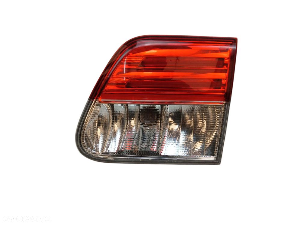 LAMPA PRAWY TYŁ W KLAPE TOYOTA AVENSIS T27 LIFT (2012-2015) 1.8 VALVEMATIC 147KM - 1