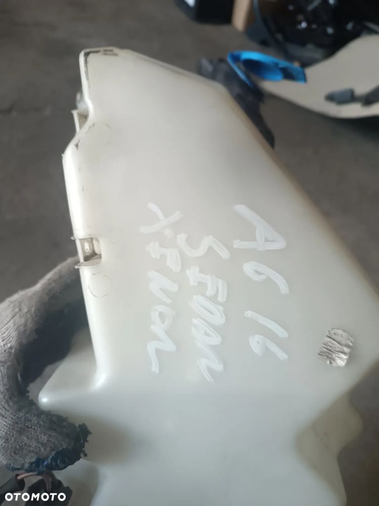 ZBIORNICZEK SPRYSKIWACZY POD XENON KOMPLETNY  AUDI A6 C6 - 3