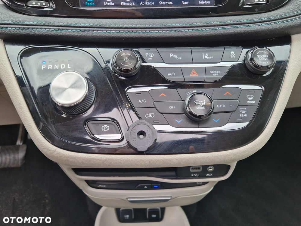 Chrysler Pacifica - 12